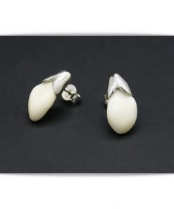 Pendientes de plata con perlas de ciervo